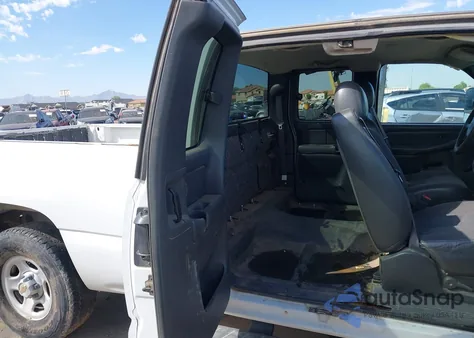 2003 Chevrolet Silverado 1500 z USA, uszkodzony, nr VIN 1GCEK19V63E360627